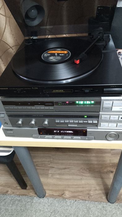 Mixer audio cu cablu de  și sistem audio.alimentare 220v