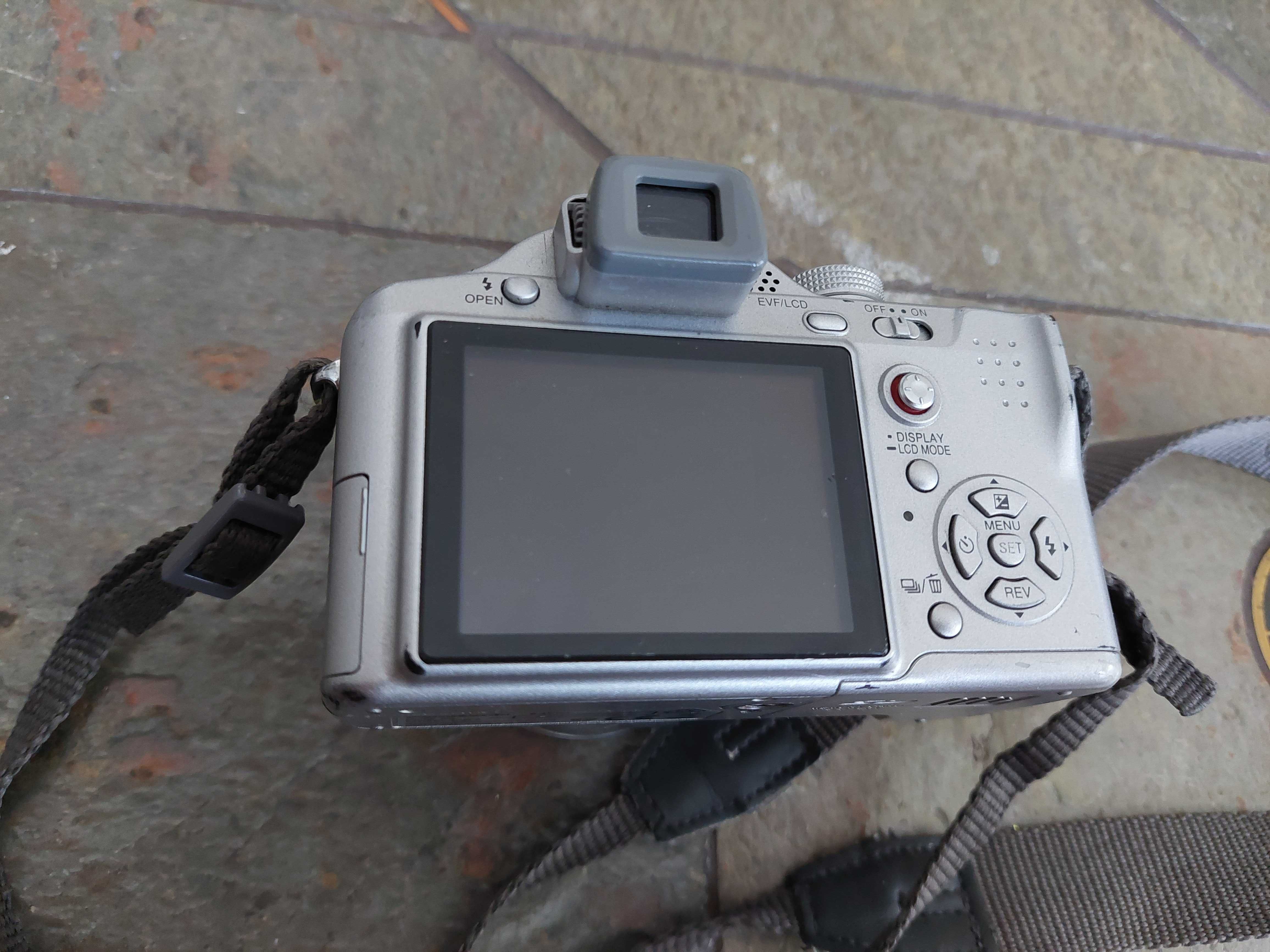 Camera aparat foto digital Panasonic Lumix DMC-FZ7 12X Mega OIS Silver