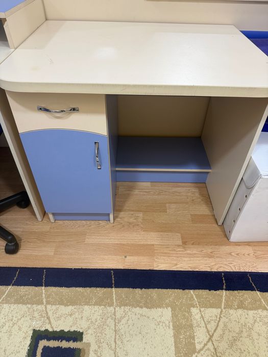 Компьютерный стол. В хорошем состоянии, б/у