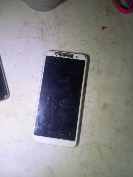 Редми телефон сатылады срочно бу