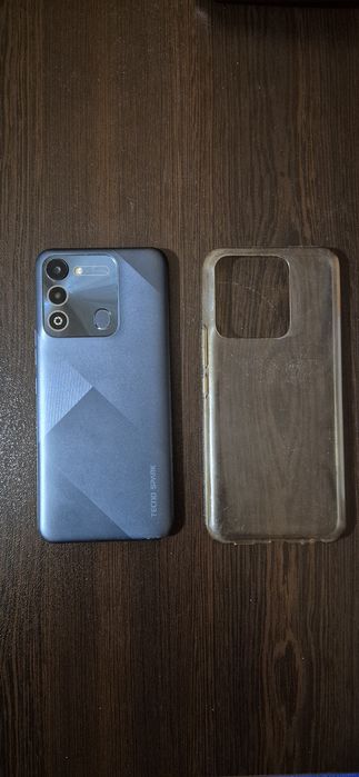 Продавам телефон  TECNO.