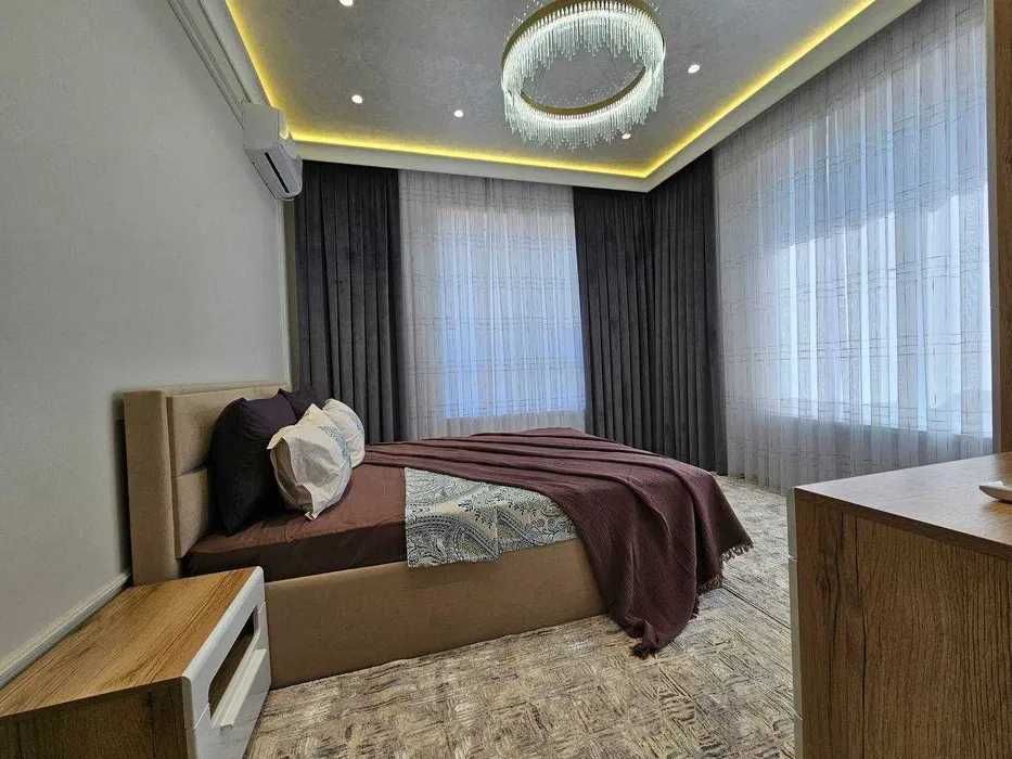 Сдаётся Новая 4-х комнатная квартира в Центре Гостиница Россия.