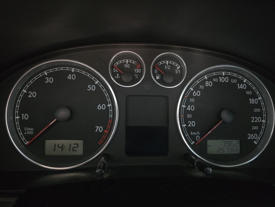Volkswagen Passat B5.5 (2005) –1.6 benzină,105 CP- al doilea propietar