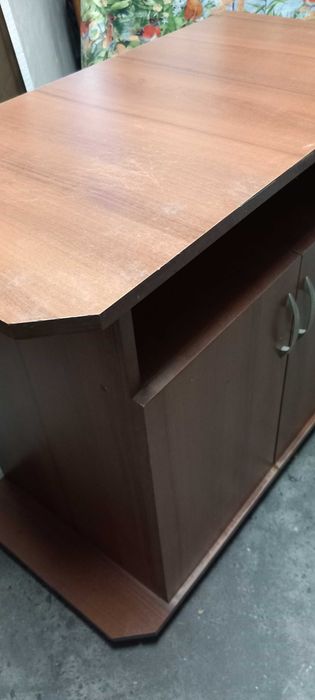 Продавам ТВ шкафче 90/75см.