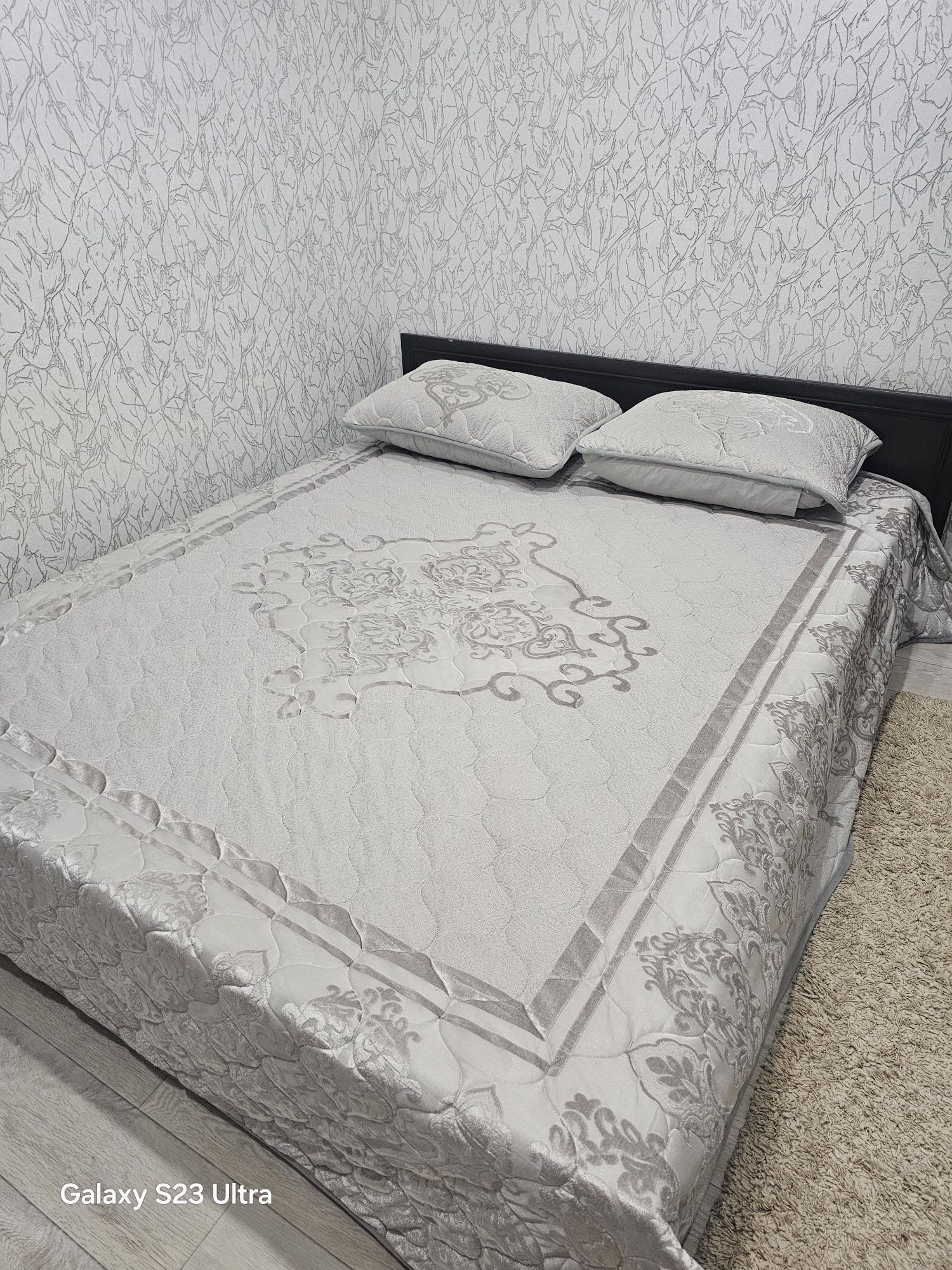 Продам двухспальнюю кровать со шкафом