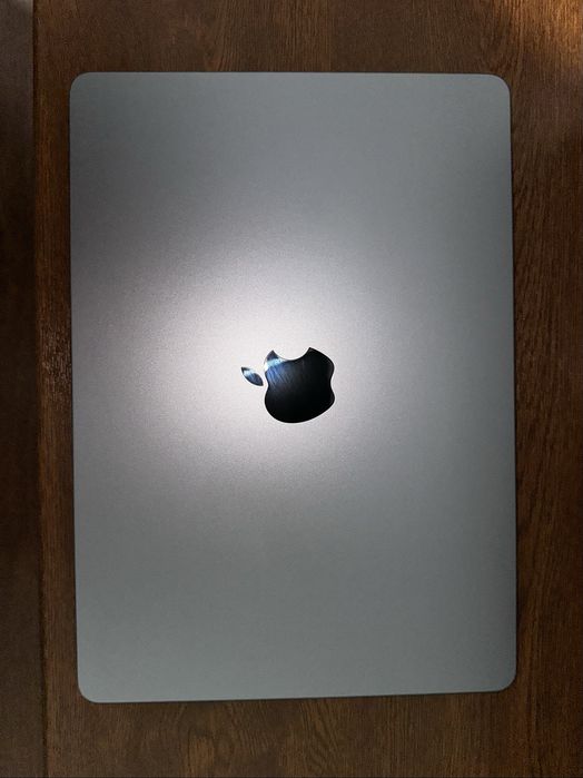 Macbook Air M2 8/256 13” Ideal sostoyanie