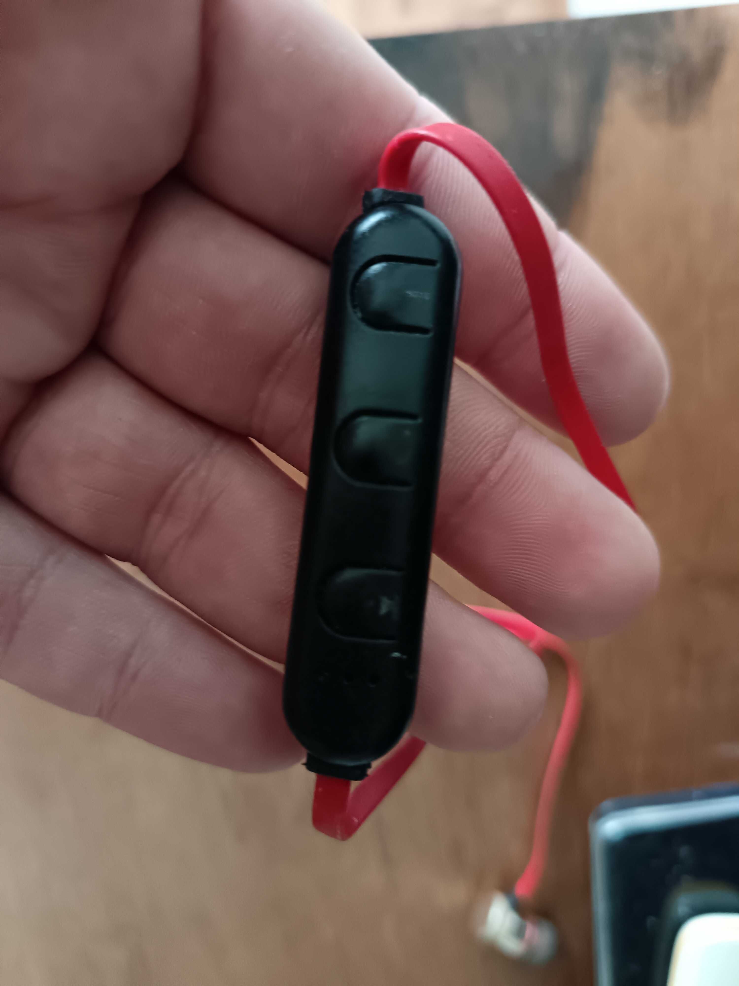 Комплект из трех Bluetooth наушников Uchta simsiz naushniklar majmuasi