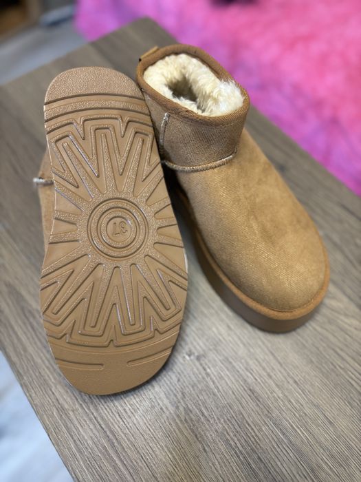 Ugg marime 37 pret redus !!