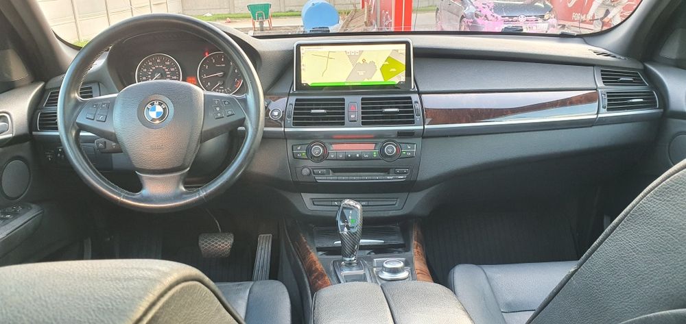 BMW  X5 3.0is vând-schimb