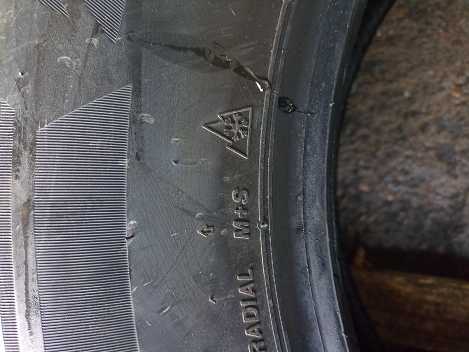 2 anvelope NOI de iarna Bridgestone 235/70 R16 dot 1220