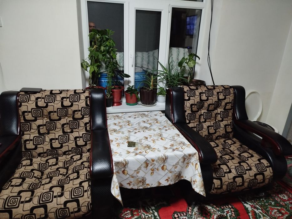 Продаются диван и два кресла