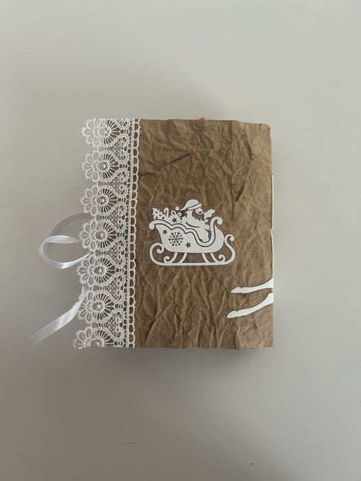 Продавам ръчно направени коледни скрапбук тефтери