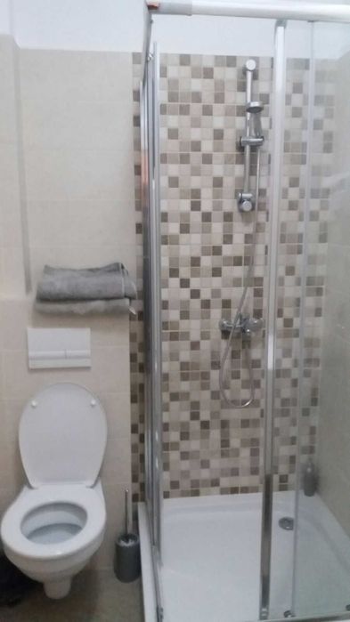 Inchiriez apartament cu 3 camere in Ghimbav