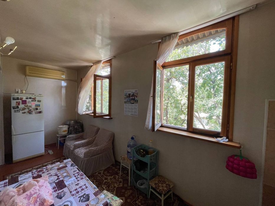 Продам квартиру кирпич , 3/4/4 балкон 2*6 77 серия.