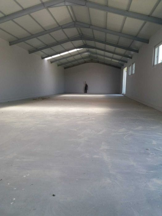 Teren la drum european cu hala 560 mp