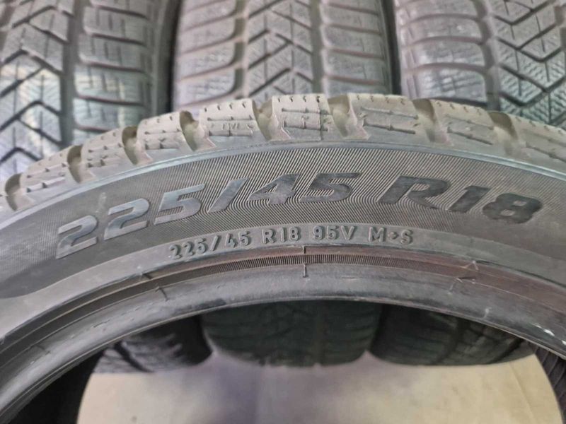 4 Pirelli R18 225/45 Anvelope de iarnă DOT2720
