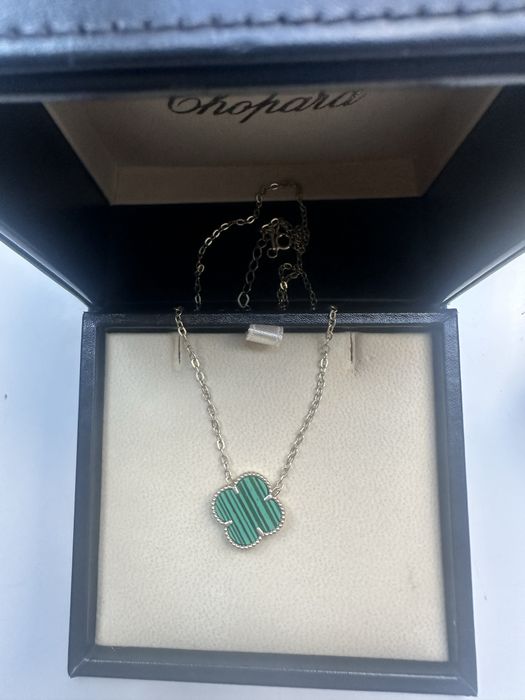 Продавам дамско колие .Доставка с еконт,тест и преглед.