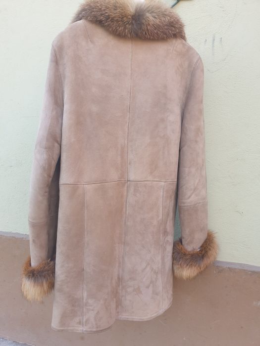 Haina / geaca de dama din piele captusita cu blana. Marime M