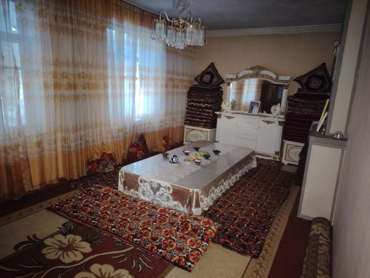Hovli 13 sotix O'rta saroyda
