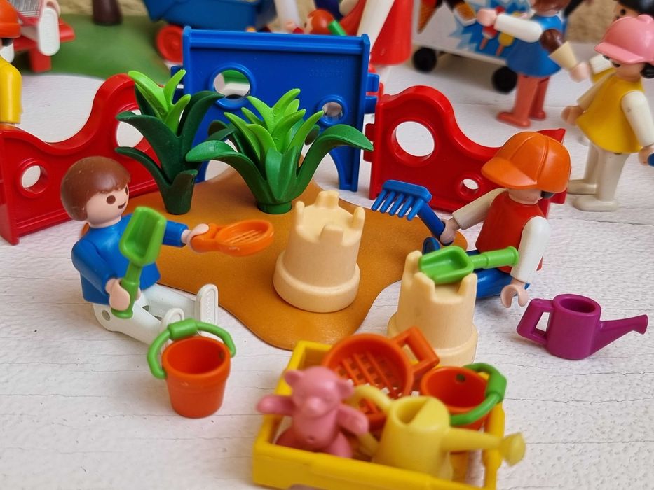 Playmobil, parc si loc de joaca cu foarte multe accesorii