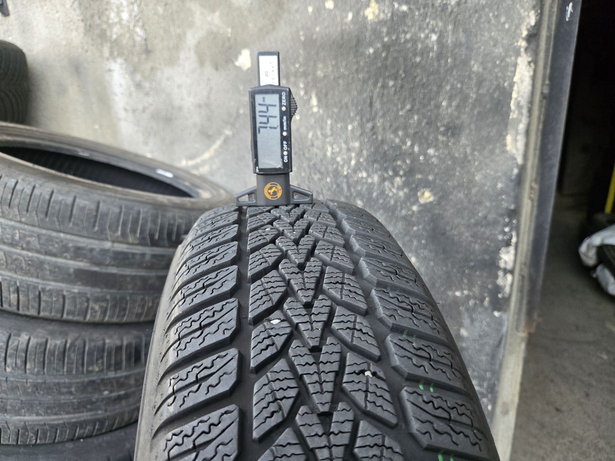 2бр. 175 65 14 Dunlop зимни.