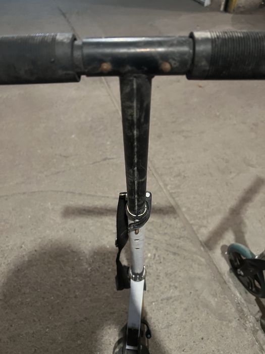 Детска тротинетка KikkaBoo със сините колела