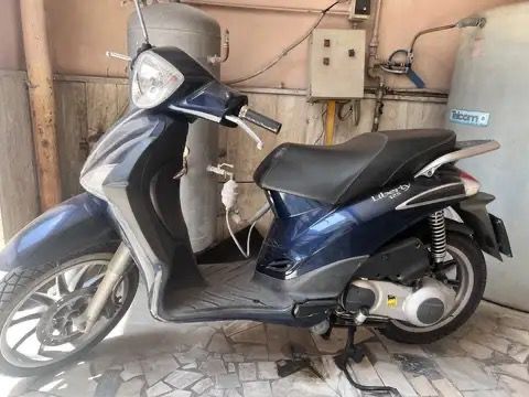 Inchiriez scuter Piaggio Liberty 125