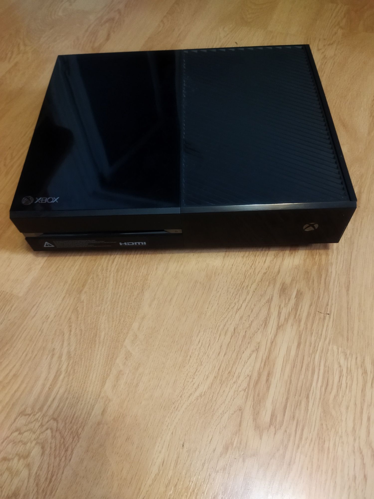Vând Xbox One Black 500GB