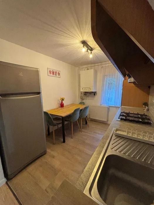 Închiriez apartament cu 3 camere in zona Odobescu