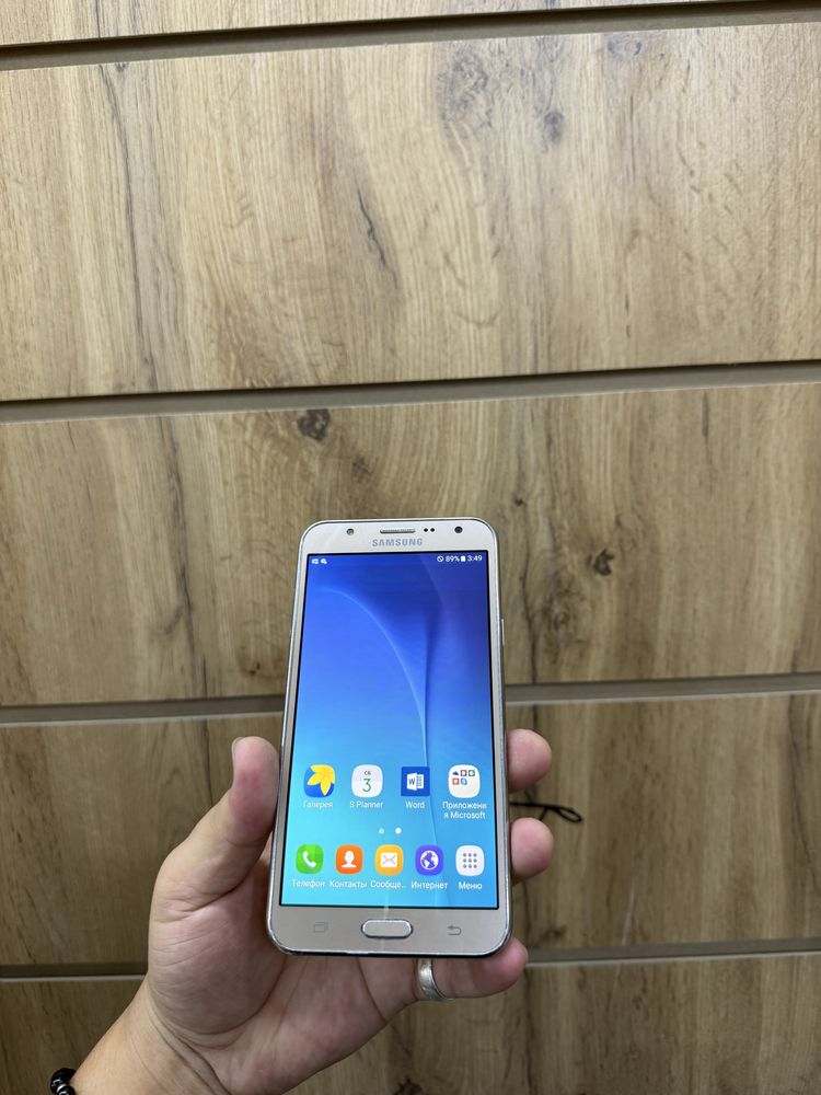 Samsung J 5  16 ……..