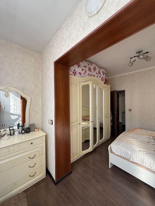 Продается спальный гарнитур