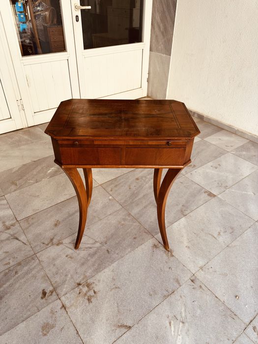 Антикварна писалищна маса / тоалетка с изтегляща се плоскост