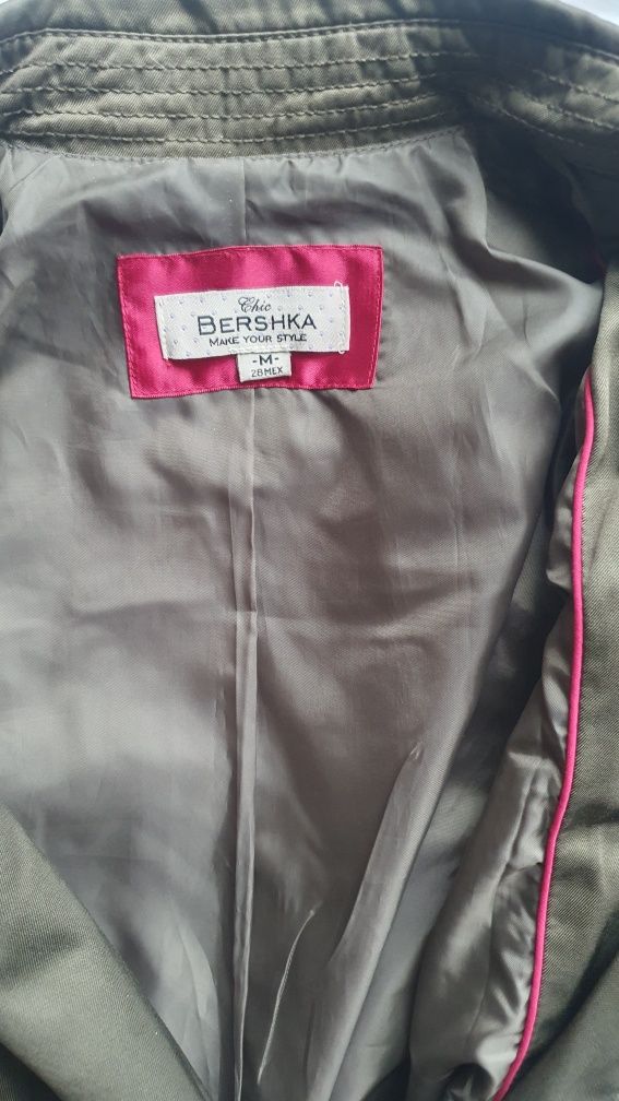 Дамски шлифер Bershka, размер М