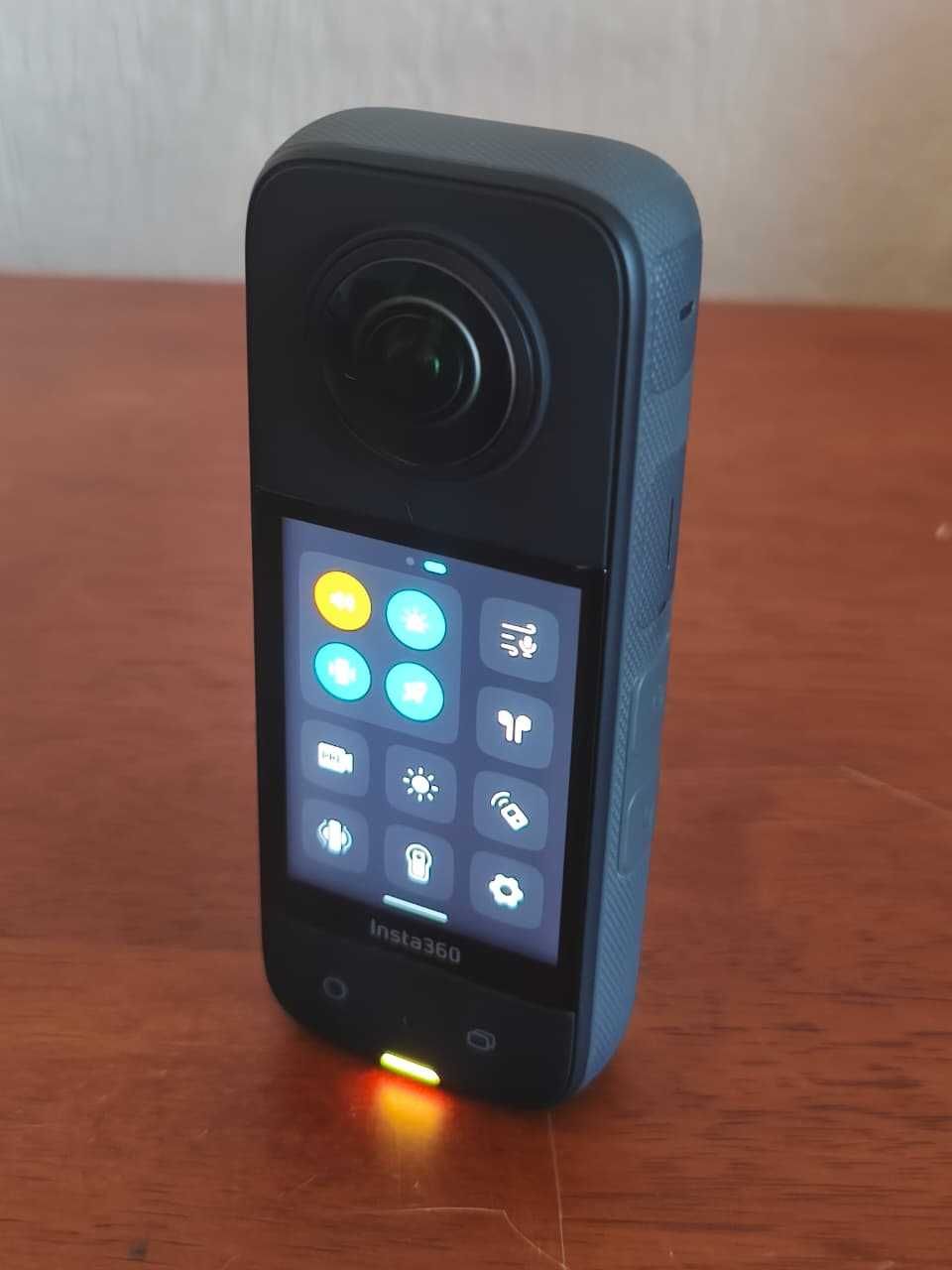 Экшн-камера Insta 360 X3 + Аквабокс