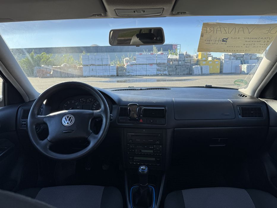 Vand Golf 4 . 1.6 Benzina