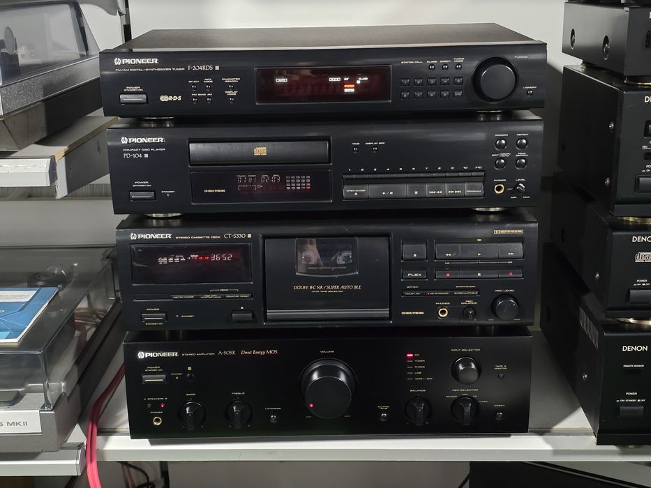 Linie audio PIONEER,  amplificator, casetofon, cd-player 6 disc, tuner