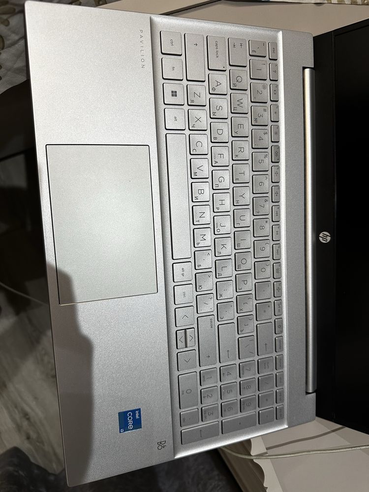 HP Pavilion core i3. 15 eg.  Почти новый! Срочно продаю!