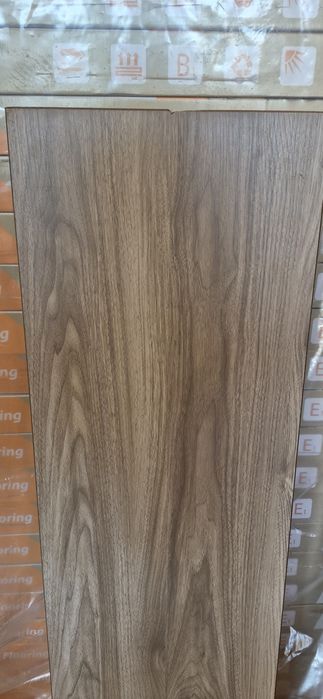 Laminat sotiladi optom