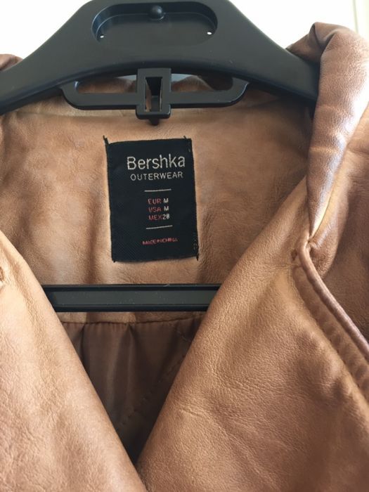 Дамско кожено яке BERSHKA оригинал, size М, бежово-карамелена екокожа