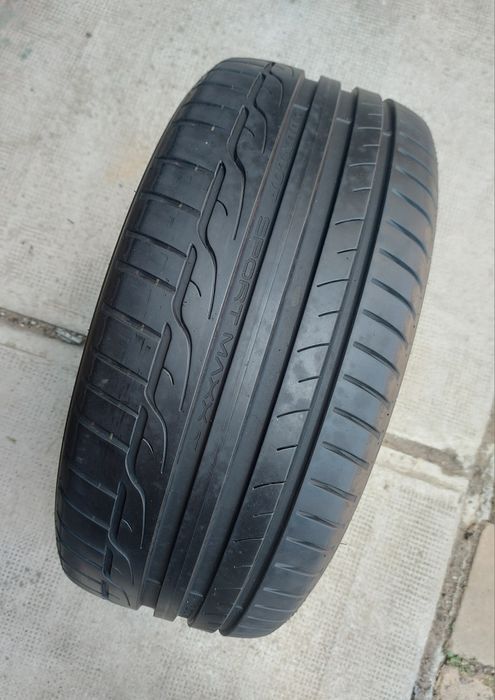O bucată 225/45 R17 vară - una Kormoran Dunlop