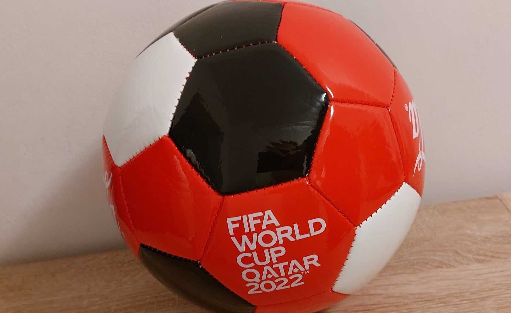 NOU Minge de piele Coca-Cola în cutie cadou Qatar
