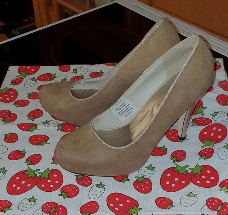 Продам туфли бежевого цвета