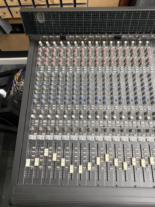Vand mixer Mackie 16.8 bus