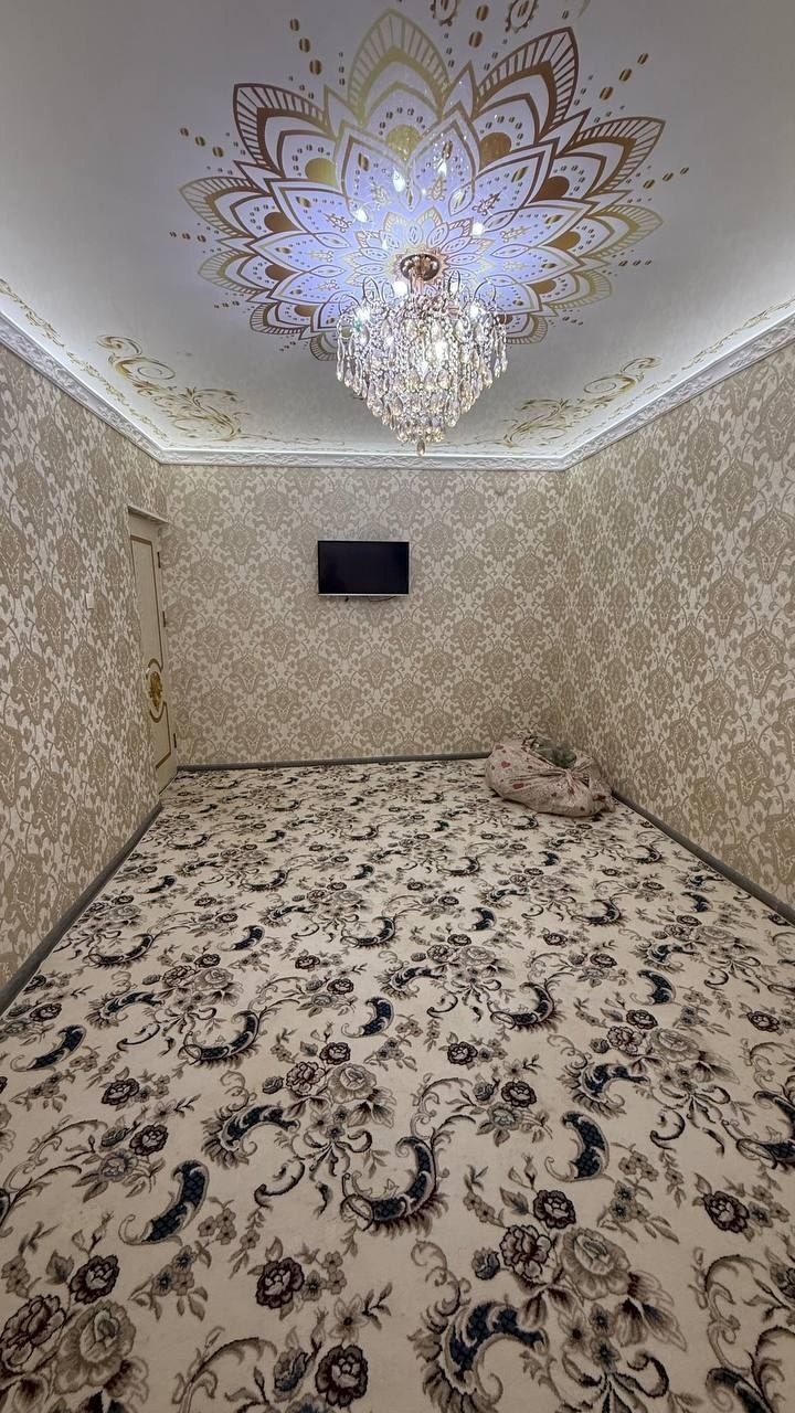 Dom sotiladi gilam bozor 7 - mikrayon 4 qavat 2 xona