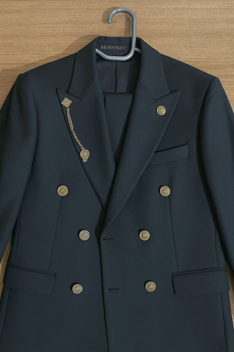 Костюм, брюки, жакет и галстук