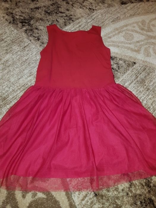 Rochita rosie fetite