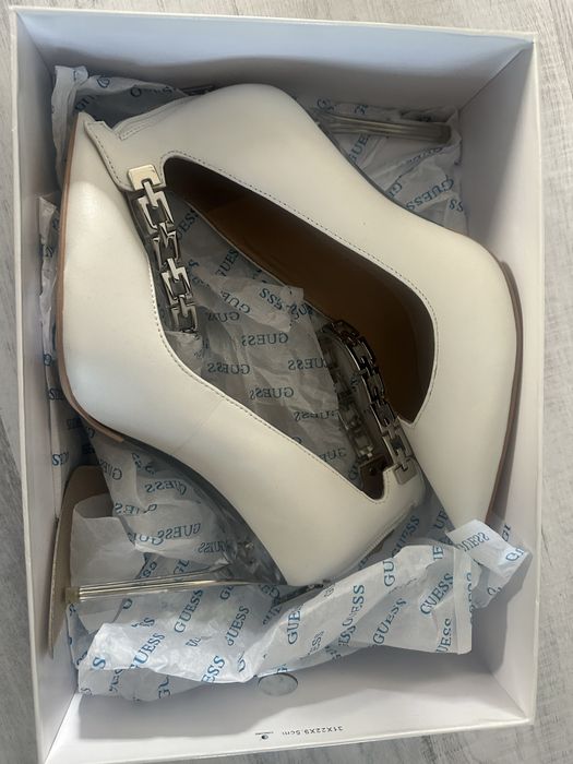 Vand pantofi Guess