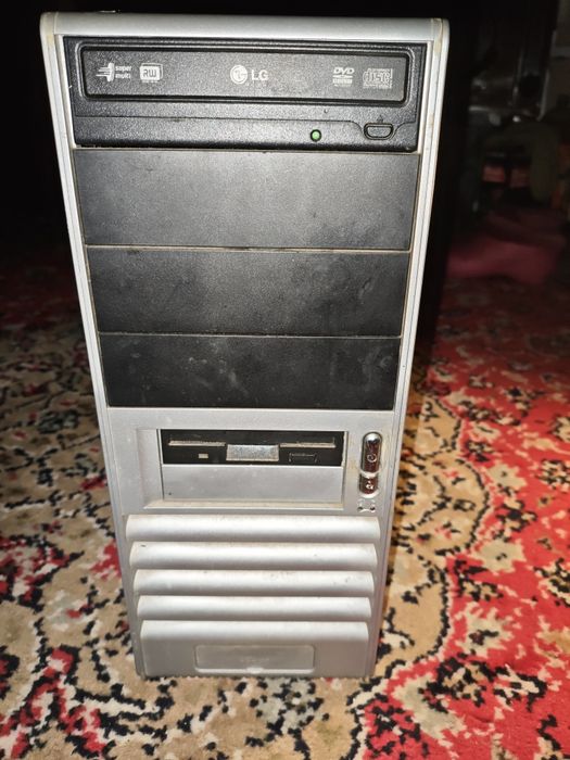 Calculator functional sursa 500W