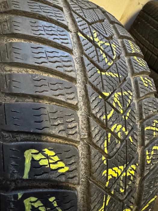 Super anvelope Iarna 2X 235/45 R18 Pirelli DOT 2022
