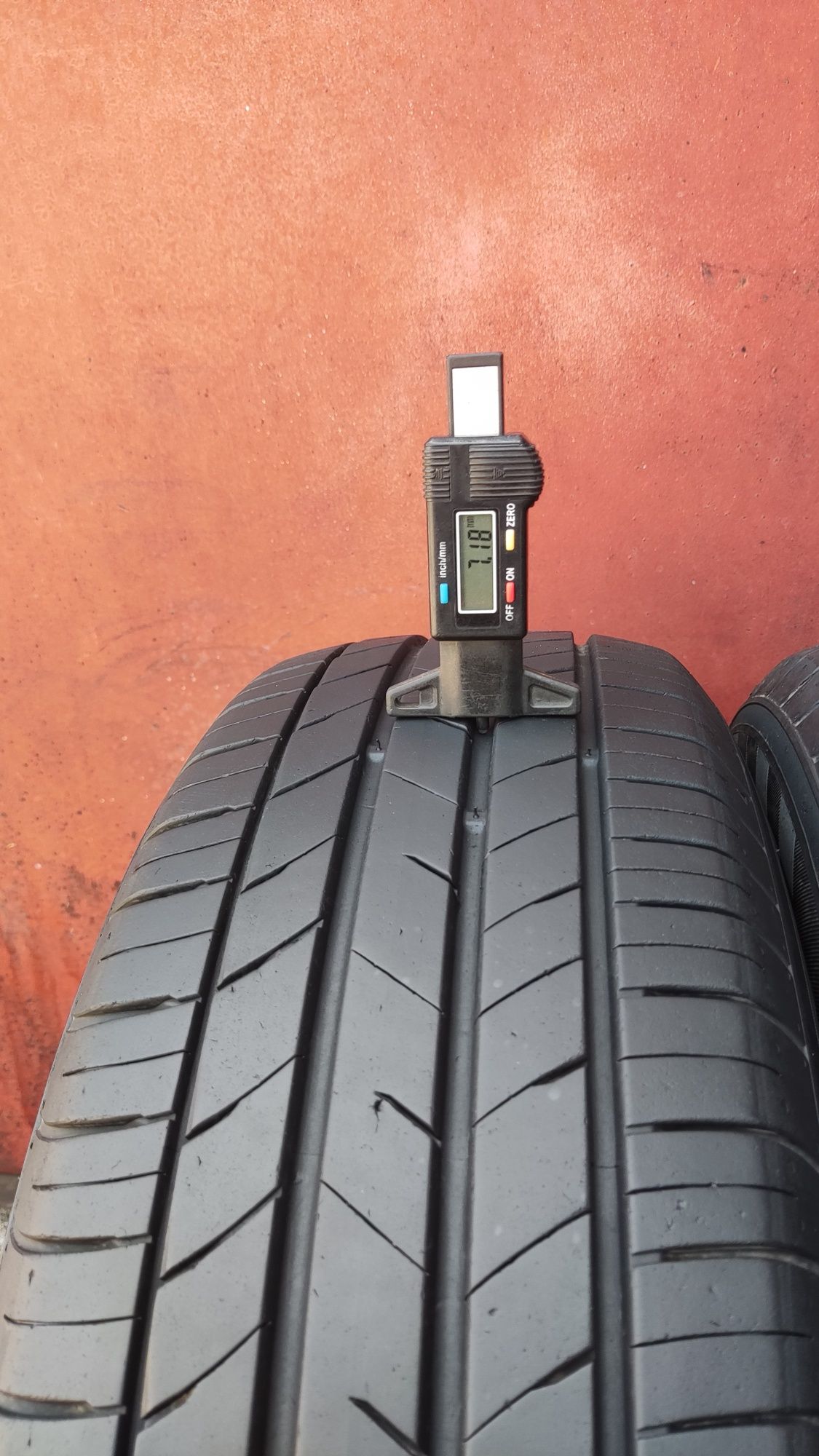 2бр. летни гуми 205/65/15 Kumho Ecsta HS52
dot5121
7mm
Добро състояние